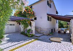 Vila 1318-738