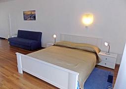 Studio AS-7689-d