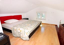 Studio AS-7557-a