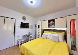 Studio AS-18724-a