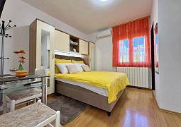 Studio AS-18724-a