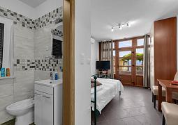 Studio AS-10303-a
