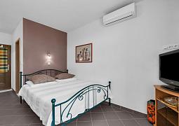 Studio AS-10303-a