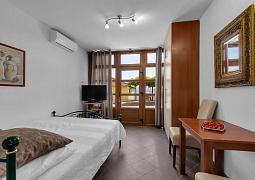 Studio AS-10303-a