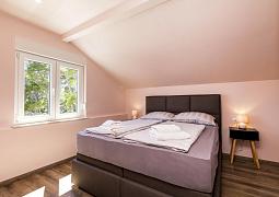 Studio AS-9681-a