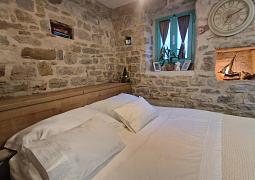 Studio AS-24701-a