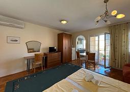 Studio AS-24795-a