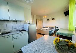 Studio AS-5555-a